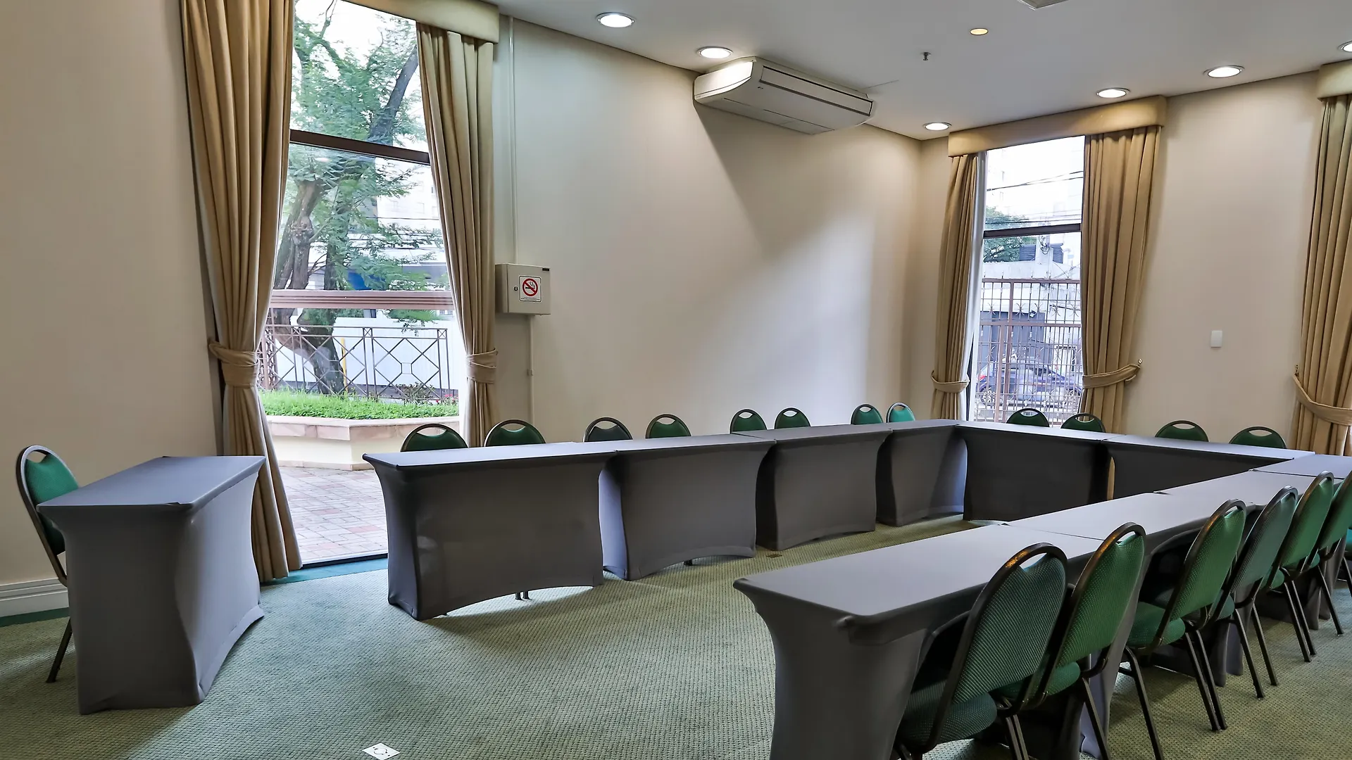 Quality Suites Vila Olimpia San Paolo 4*,